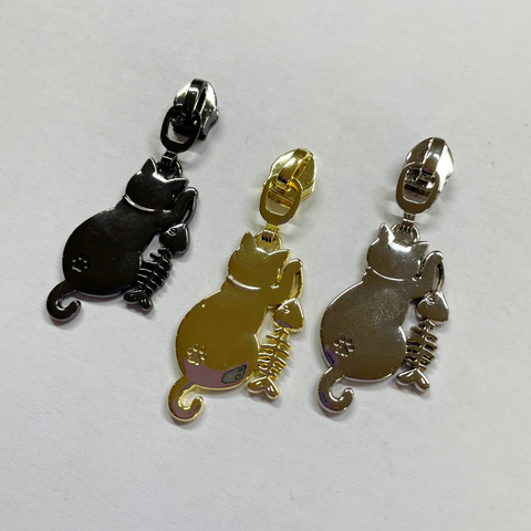 Cat and fish bones No.5 Zip Pull 1 per pack  comes in 3 colours